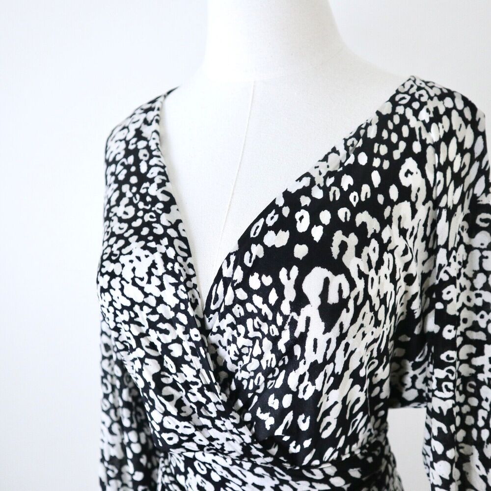 Max Mara IT 42 US 8 Soft Jersey Knit Tie Waist V Neck Dress Black Leopard Print - Picture 2 of 10